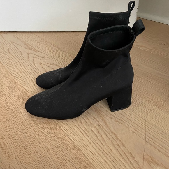 Stuart Weitzman heels and boots - size 5 - Picture 4 of 6